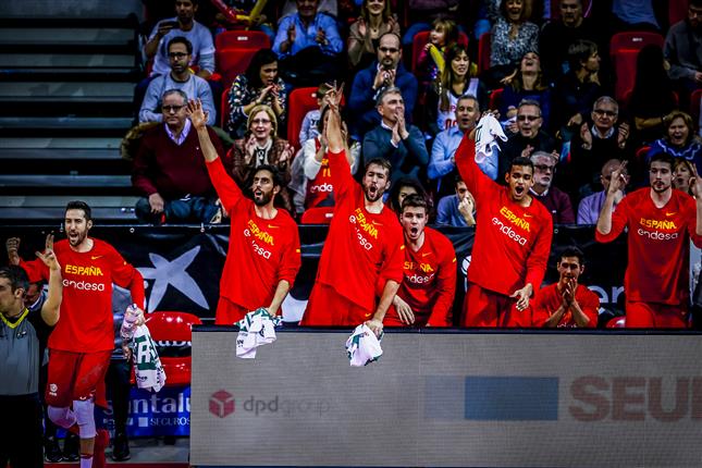 Zaragoza vive con España otra noche espectacular (79-67)