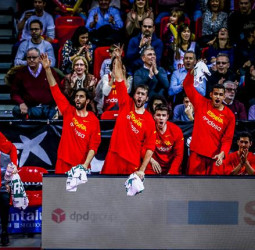 Zaragoza vive con España otra noche espectacular (79-67)
