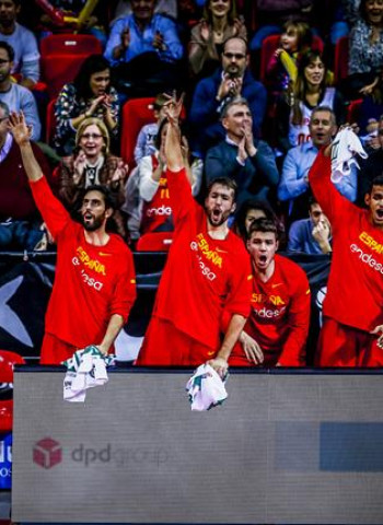 Zaragoza vive con España otra noche espectacular (79-67)