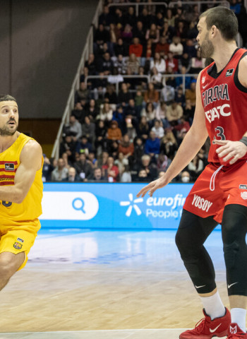 El Barça manda en Girona para sumar su 8ª alegría liguera seguida (73-84)