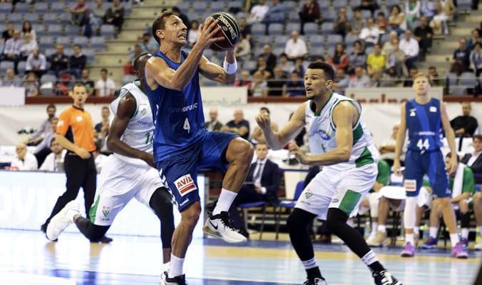 El GBC logra una cómoda victoria que devuelve la ilusión al Donostia Arena (94-60)