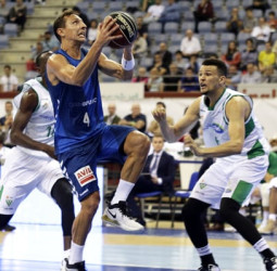 El GBC logra una cómoda victoria que devuelve la ilusión al Donostia Arena (94-60)