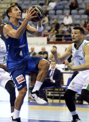El GBC logra una cómoda victoria que devuelve la ilusión al Donostia Arena (94-60)