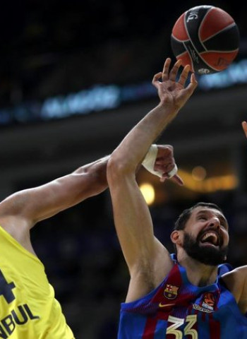 Mirotic mantiene la imbatibilidad del Barcelona (74-76)