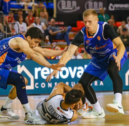 Cuádruple golpe local para comenzar