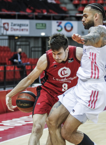 Un gran Real Madrid logra en Zaragoza su 32ª victoria en Liga (89-98)