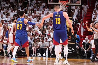 Jokic y Murray hacen historia