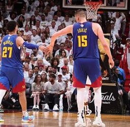 Jokic y Murray hacen historia