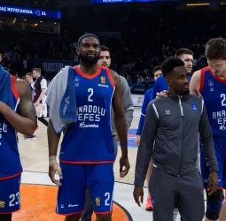 El Anadolu Efes se reconcilia con la victoria (81-76)