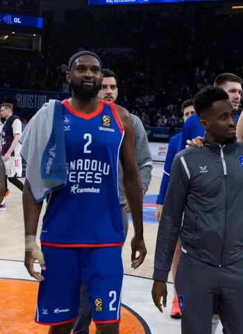 El Anadolu Efes se reconcilia con la victoria (81-76)
