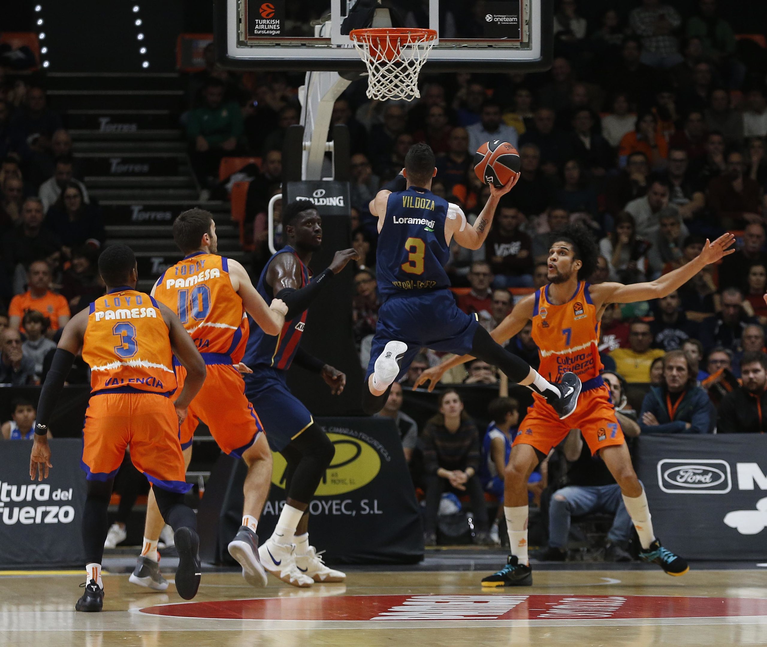 KIROLBET Baskonia cae en la Fonteta (105-77)