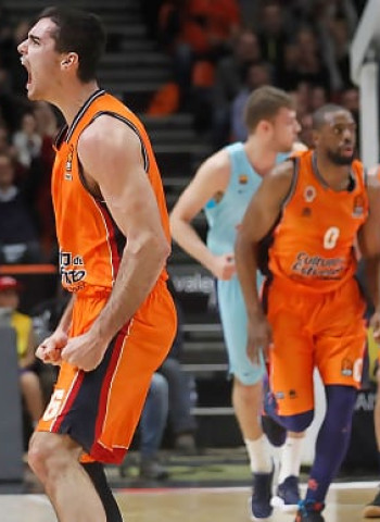 Valencia Basket salva su primer match ball contra FC Barcelona Lassa (81-76)