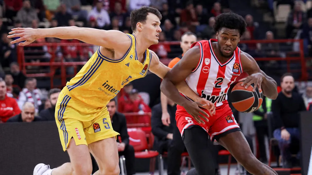 Olympiacos demuestra su solidez en casa, 101-87