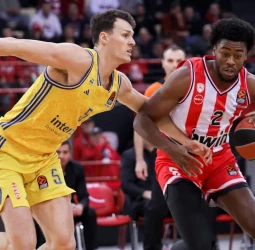 Olympiacos demuestra su solidez en casa, 101-87