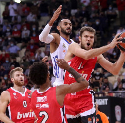 El Real Madrid pierde en el Pireo (74-68)