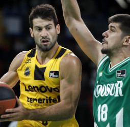 El Lenovo Tenerife brilla en Sevilla al son de Fitipaldo (72-81)