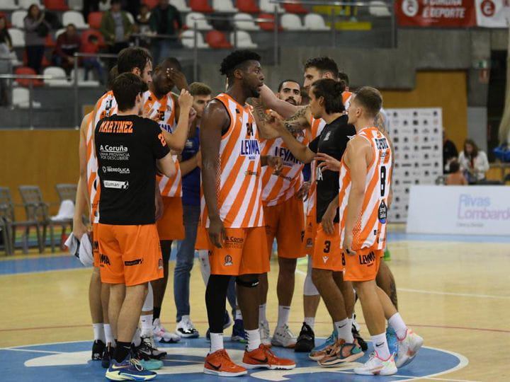 Se escapó la primera en casa (63-71)
