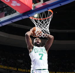 Los Celtics arrasan a los 76ers con una actuación estelar de Pritchard, 104-124