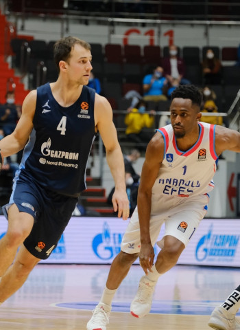 El Zenit logra apaciguar el intento de remontada del Anadolu Efes (85-78)