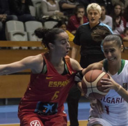 España ejerce de campeona en su arranque en Sofía (42-92)