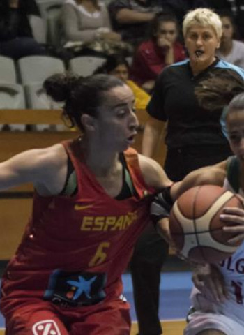 España ejerce de campeona en su arranque en Sofía (42-92)