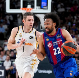 Un coral Real Madrid vence en el Palau y es finalista de la ACB (92-95) [3-0]