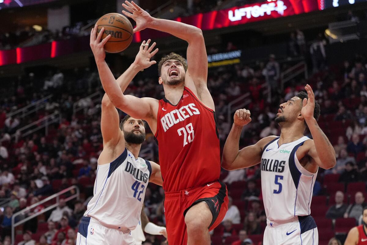 La noche NBA: Jokic mantiene su ritmo de triple-doble y los Kings se recuperan
