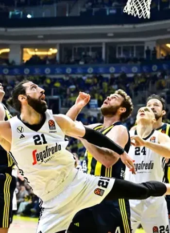 El Fenerbahce no quiere perder de vista el liderato, 95-81