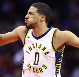 Tyrese Haliburton, al menos, dos semanas de baja