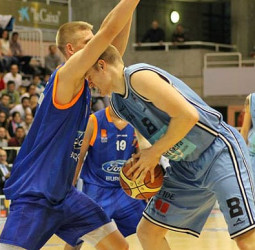 El pívot Roeland Schaftenaar, nuevo refuerzo de pretemporada del Baskonia