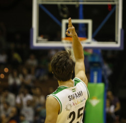 La inspiración de Slaughter lanza al Coosur Real Betis (86-81)