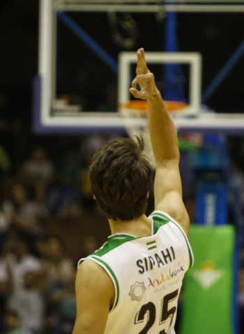 La inspiración de Slaughter lanza al Coosur Real Betis (86-81)