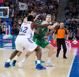 Baskonia y Efes llegan empatados a victorias en el histórico de partidos entre ambos