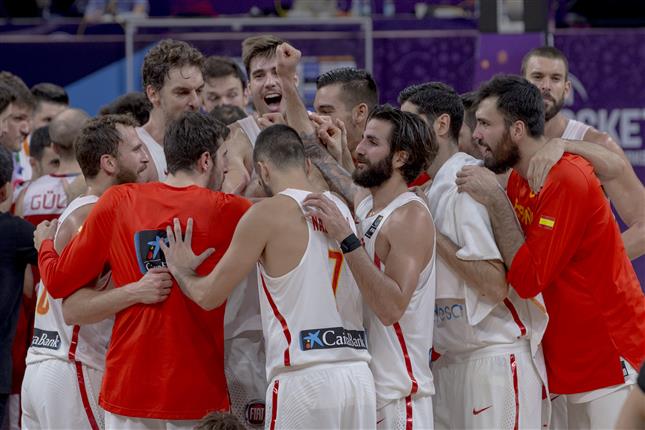 España despide a Navarro con un meritorio bronce (93-85)