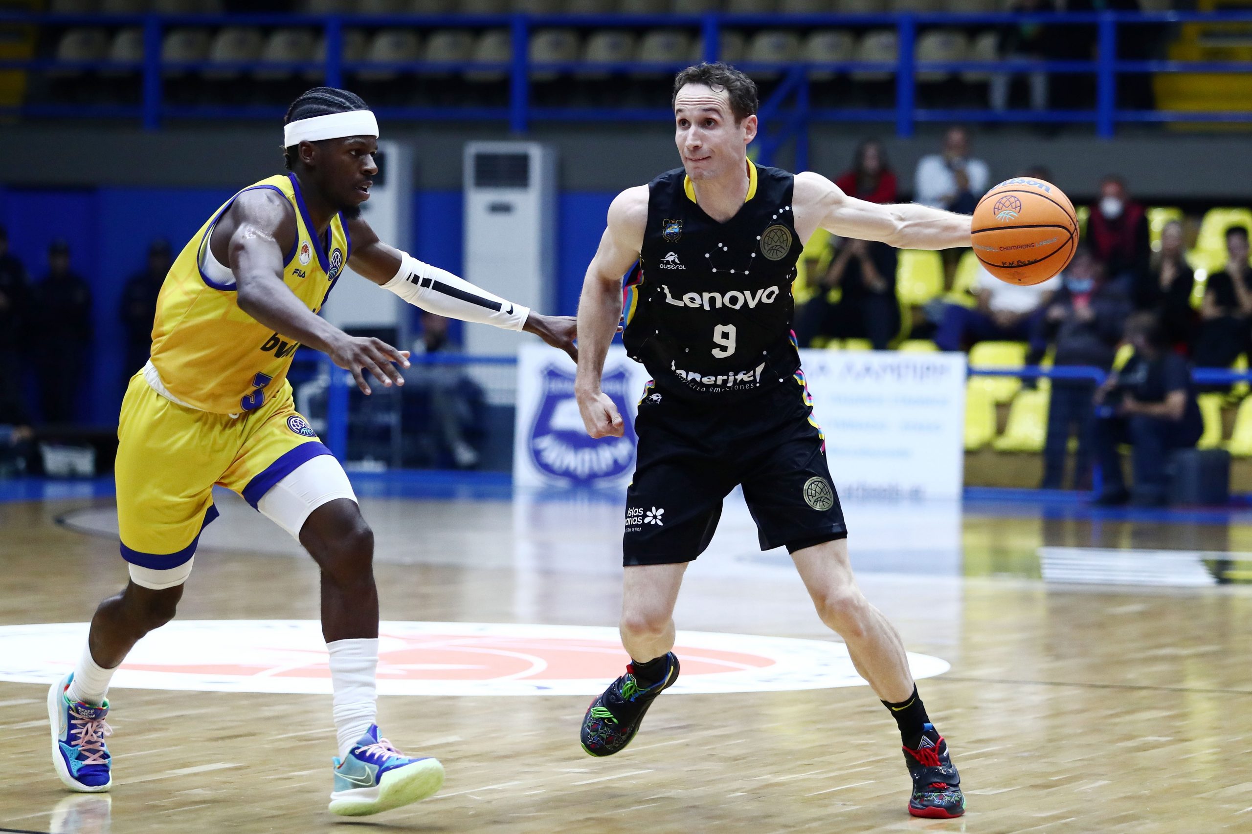 El Lenovo Tenerife cae en su visita al Peristeri (88-81)