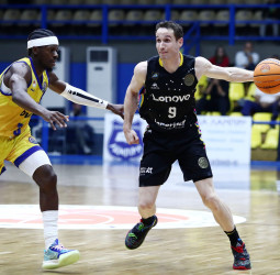 El Lenovo Tenerife cae en su visita al Peristeri (88-81)