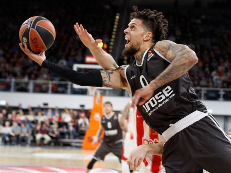 El Estrella Roja sufre la calidad de Dorell Wright (86-62)