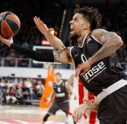 El Estrella Roja sufre la calidad de Dorell Wright (86-62)