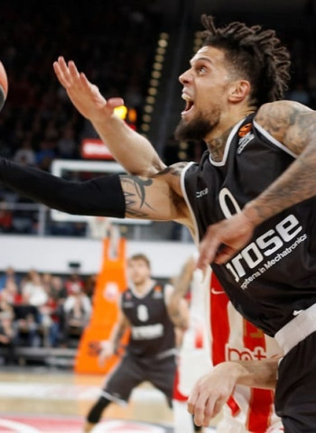 El Estrella Roja sufre la calidad de Dorell Wright (86-62)