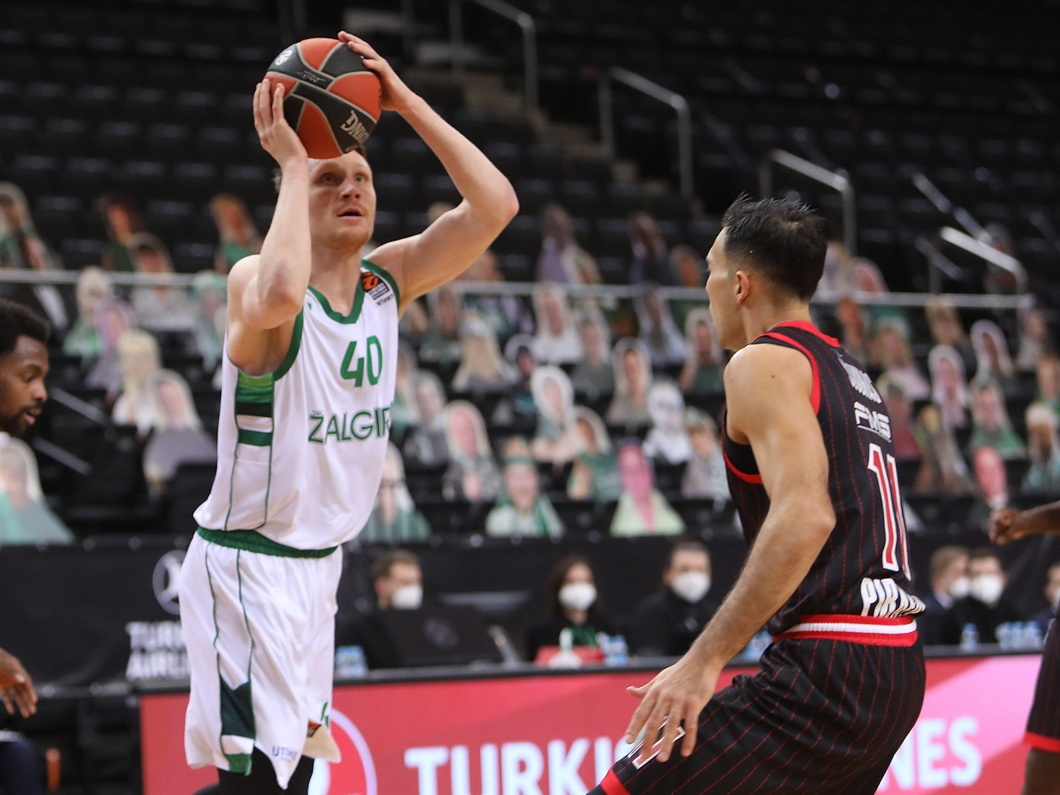 Walkup decide un cara o cruz ante el Olympiacos (81-79)