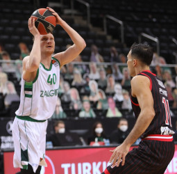 Walkup decide un cara o cruz ante el Olympiacos (81-79)