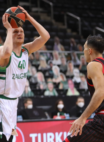 Walkup decide un cara o cruz ante el Olympiacos (81-79)