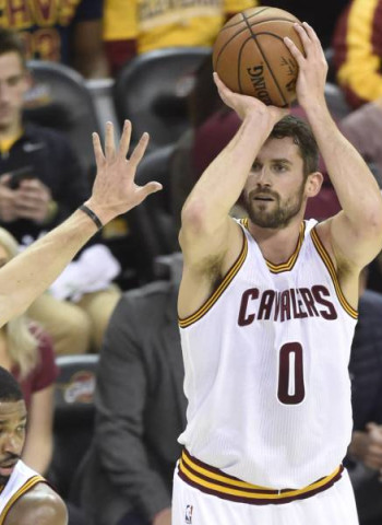 Ocho triples en un cuarto, Kevin Love lo hace posible