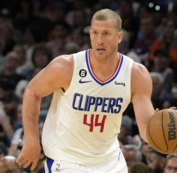 Mason Plumlee llega a un acuerdo con los Suns