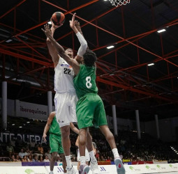El Real Madrid gana al Zalgiris y se lleva el Torneo Costa del Sol (89-81)