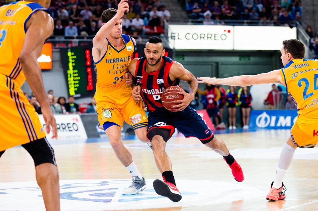 Baskonia se lleva el primer triunfo de la serie (71-59)