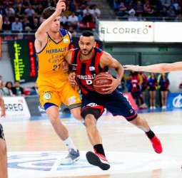 Baskonia se lleva el primer triunfo de la serie (71-59)