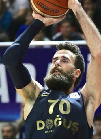 Fenerbahce se aupa al liderato y el Milán aprieta, en lo más destacado de la jornada