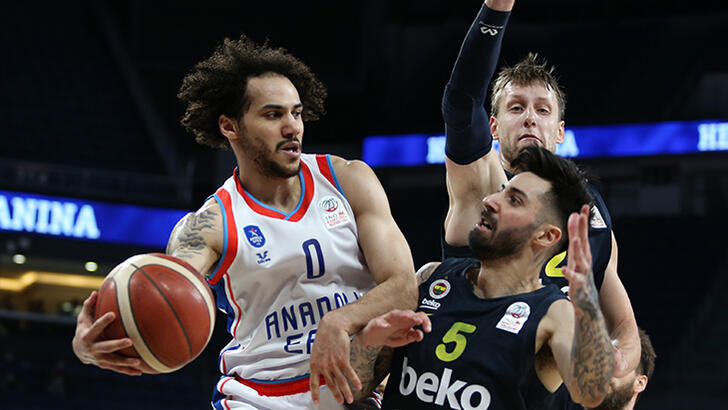 El Anadolu Efes pone el (2-0) en la final turca en un partido de alta tensión