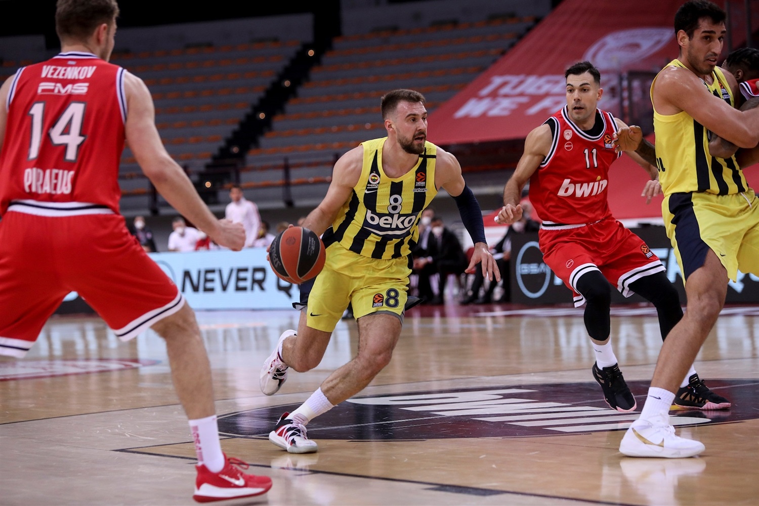 El Fenebahce frena al Olympiacos (76-71)